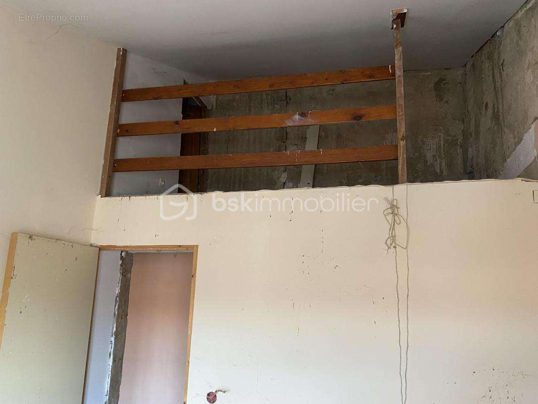 Appartement 54 m² à rénover – 2 chambres & mezzanine - photo 3