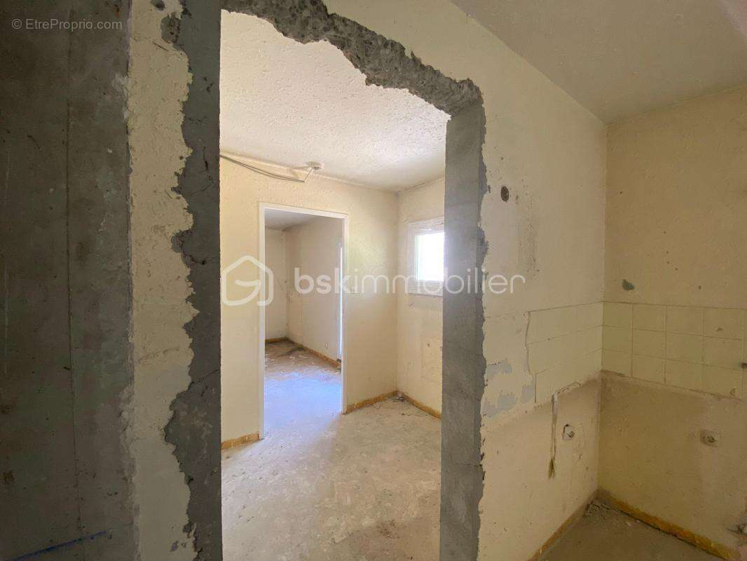 SAINT-CHRISTOL ((84) - Créez votre grand T2 sur mesure avec balcon ! Plateau sous forme d'appartement de 68 m² env. situé au 1er - photo 12