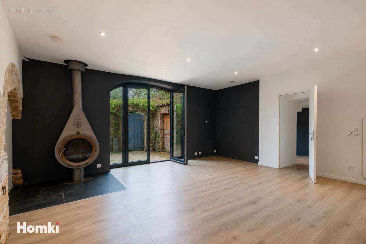 Appartement à COLLONGES-AU-MONT-D'OR