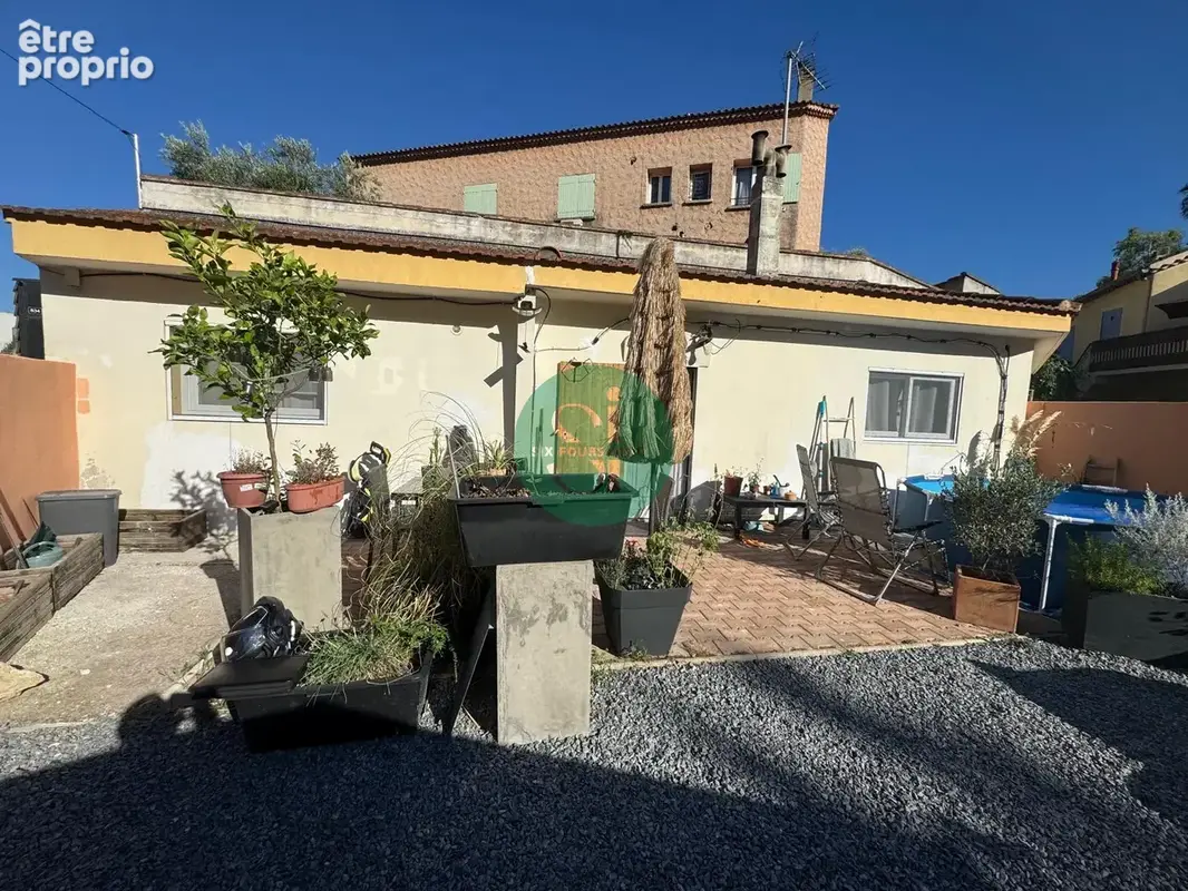 T2 en rez-de-jardin de type maison, parfait état avec jardin et parking. - photo 5