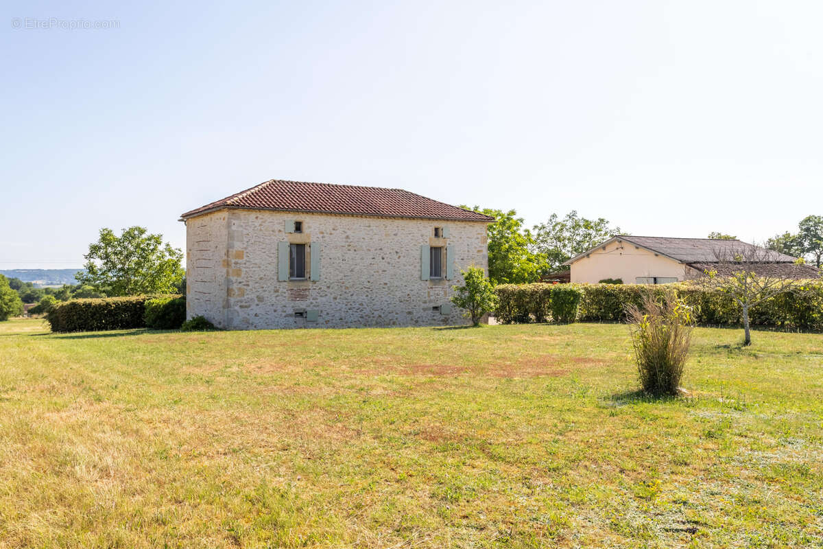 Country property with pool - photo 30