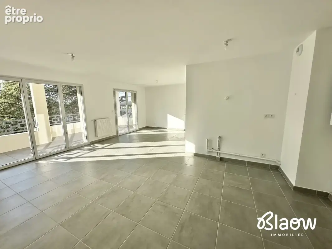 Appartement 3 pièces 80 m² à vendre à Meyzieu (69330) - photo 2