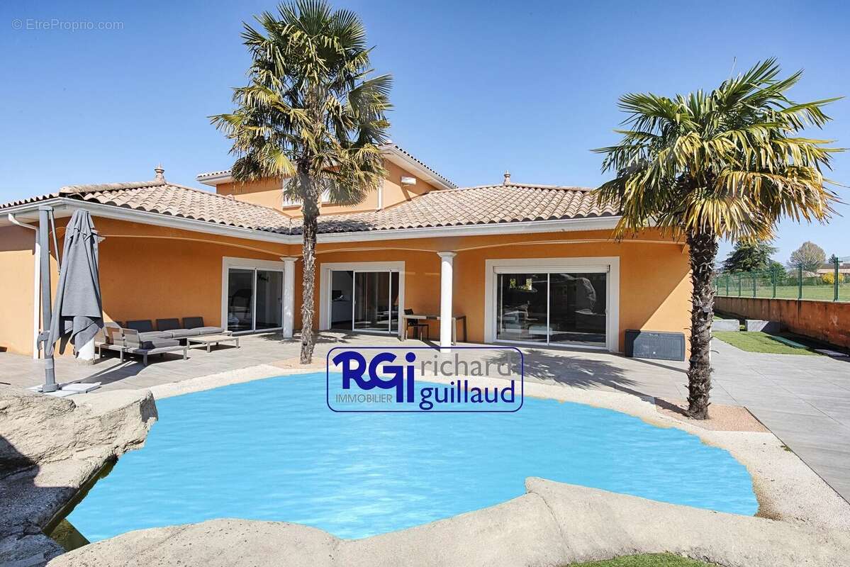 Maison à LA TOUR-DU-PIN