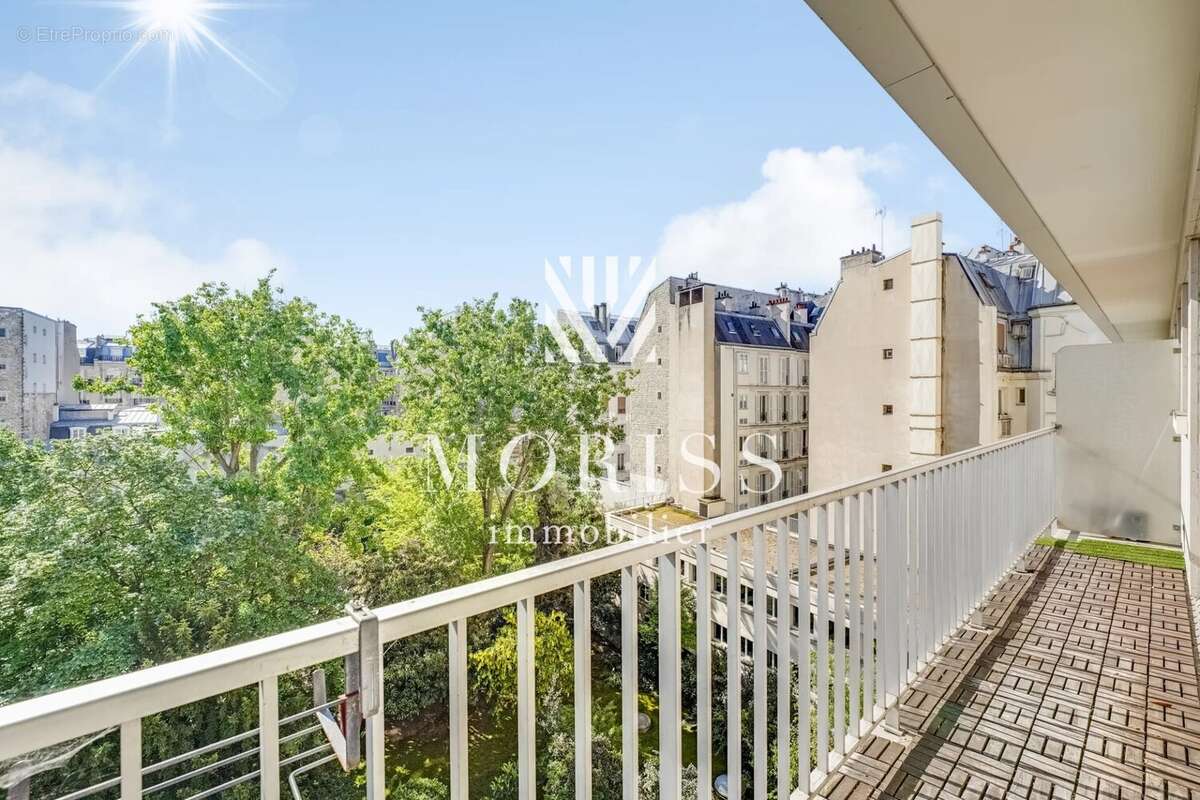 Appartement à PARIS-17E