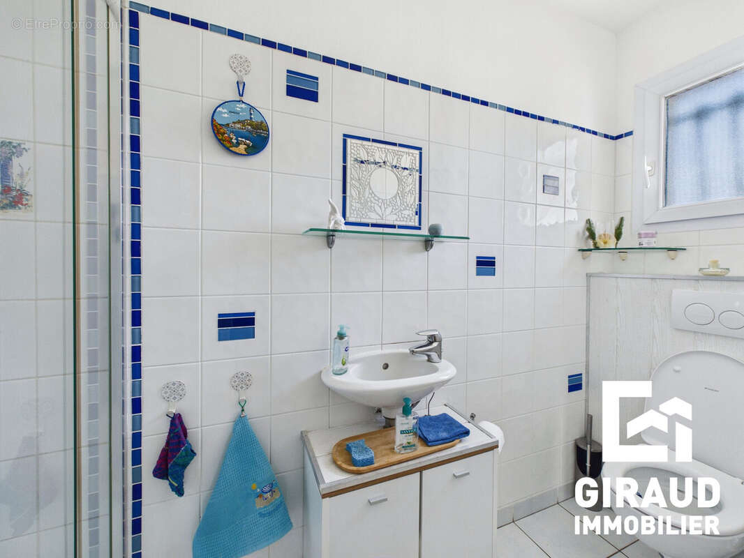Maison 131 m² à La Caillere-Saint-Hilaire  - photo 8