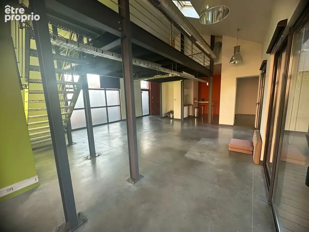 À vendre ! Local professionnel ou commercial de 120 m² avec terrasse, parking et nombreux atouts - photo 13
