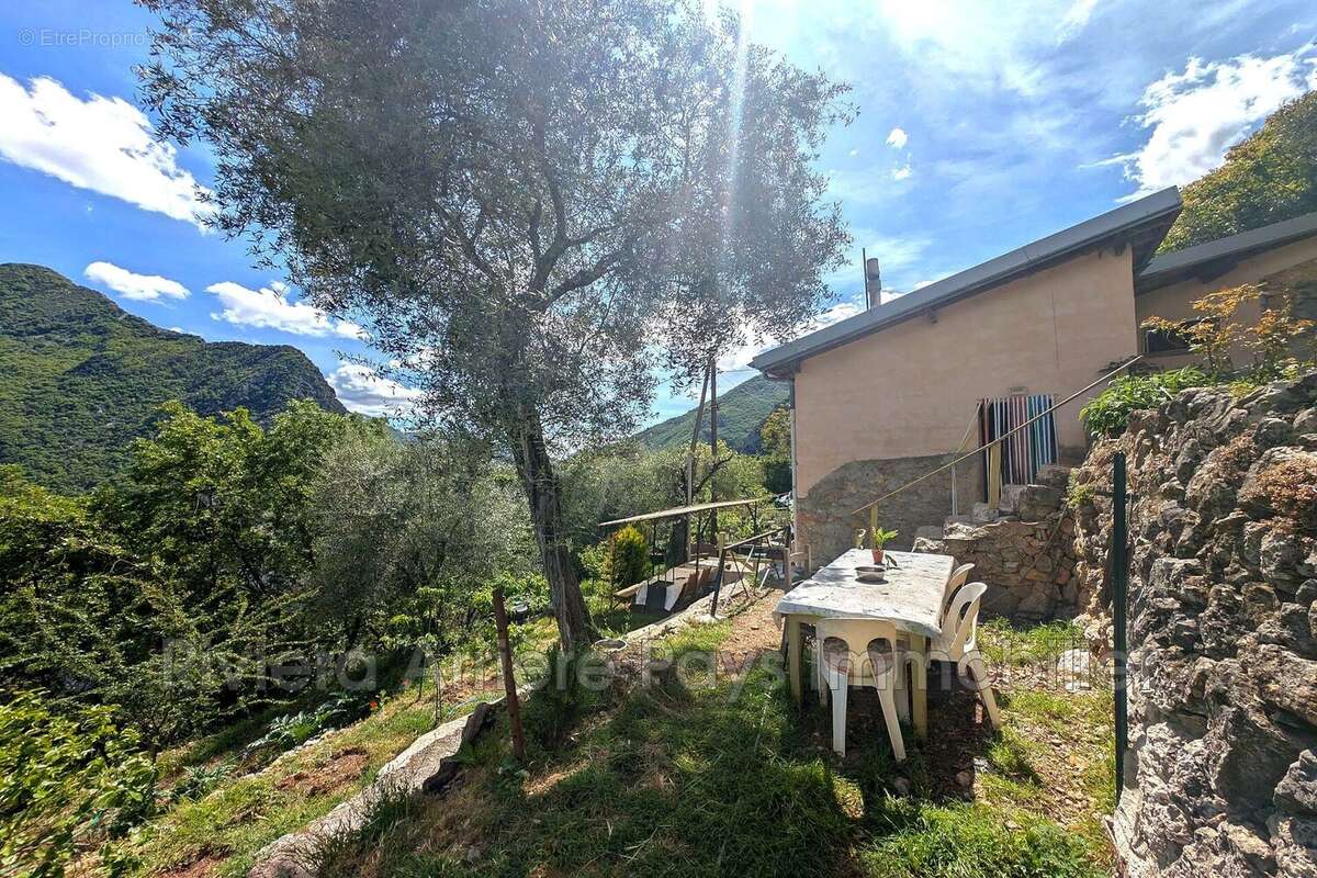 Maison à UTELLE
