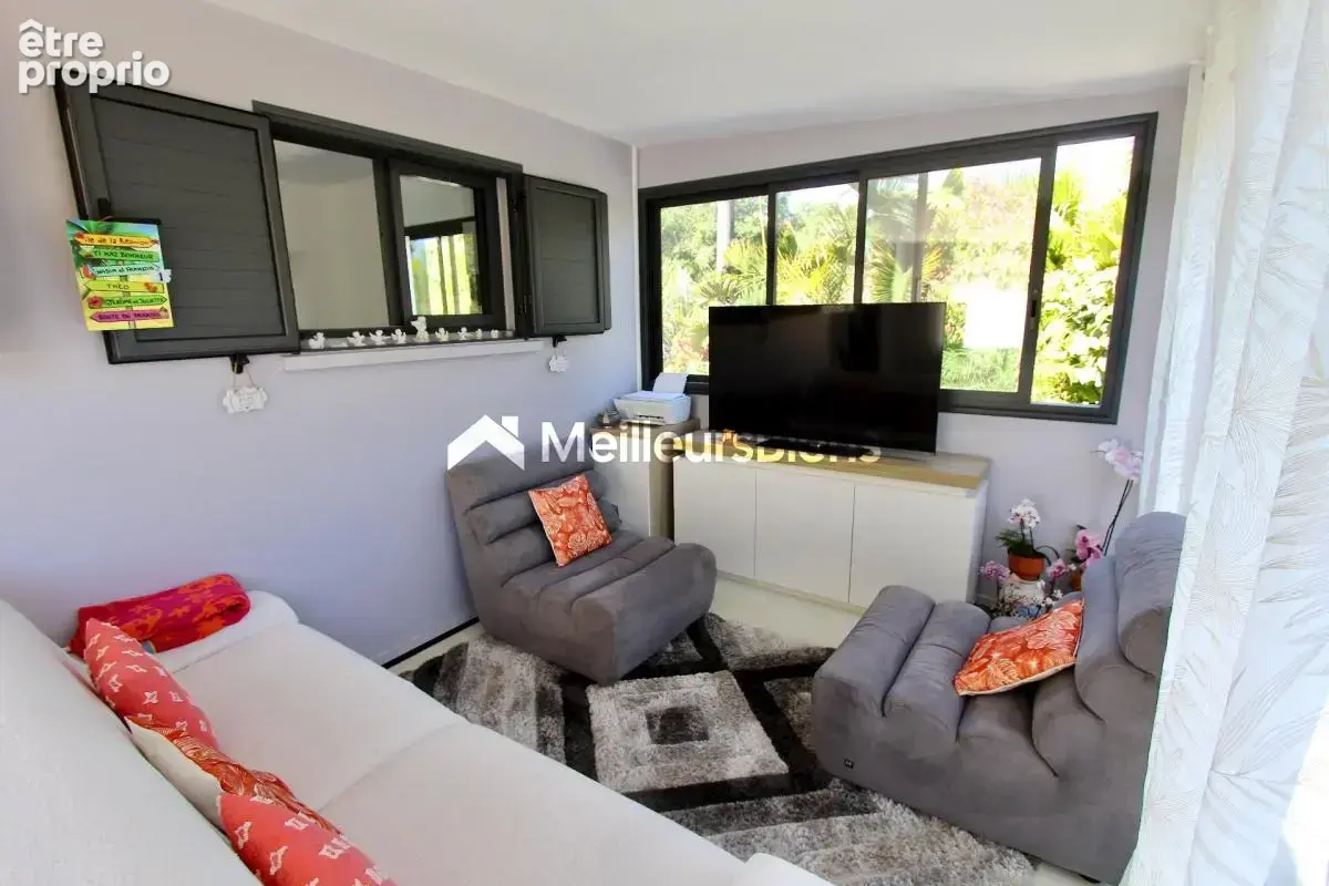 Petite-Île – Piton Goyaves 97429 - Maison contemporaine de 2020 de plain-pied sur 730 m² de terrain - 489 000 € - photo 8