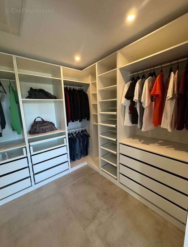 Maison à LAUDUN-L'ARDOISE