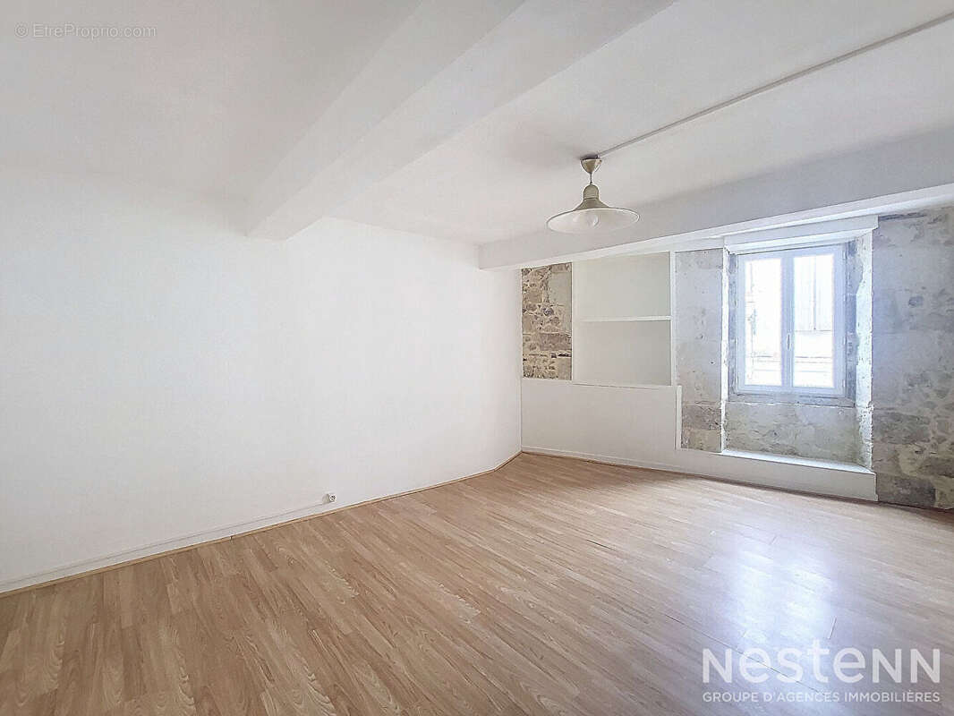 A Vendre Maison rénovée en pierre de 81 m² sur deux niveaux proche du centre-ville de Condom - photo 7