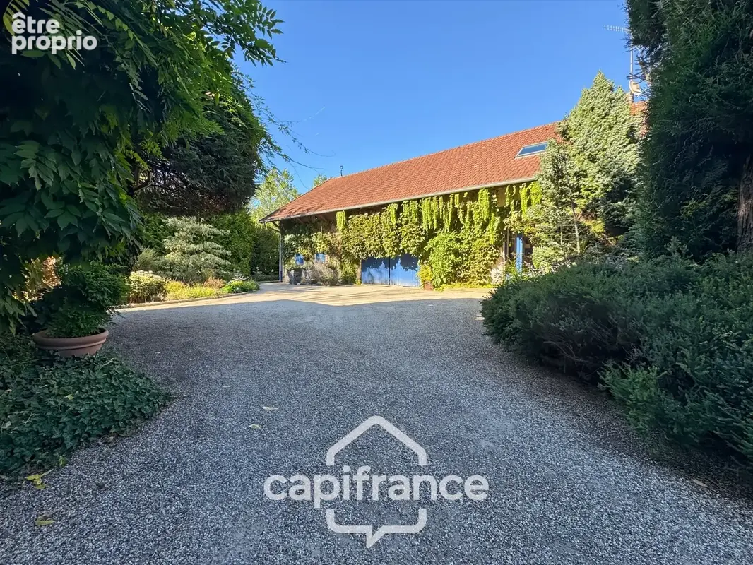 Une propriété de caractère au cœur d'un écrin de verdure à Saint-Marcel - photo 3