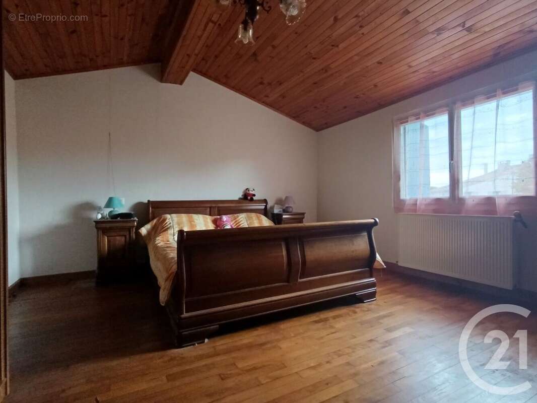 Maison à CHENAC-SAINT-SEURIN-D&#039;UZET