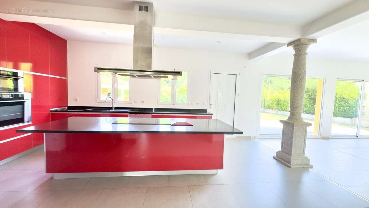 Maison 278 m² à Limours  - photo 2