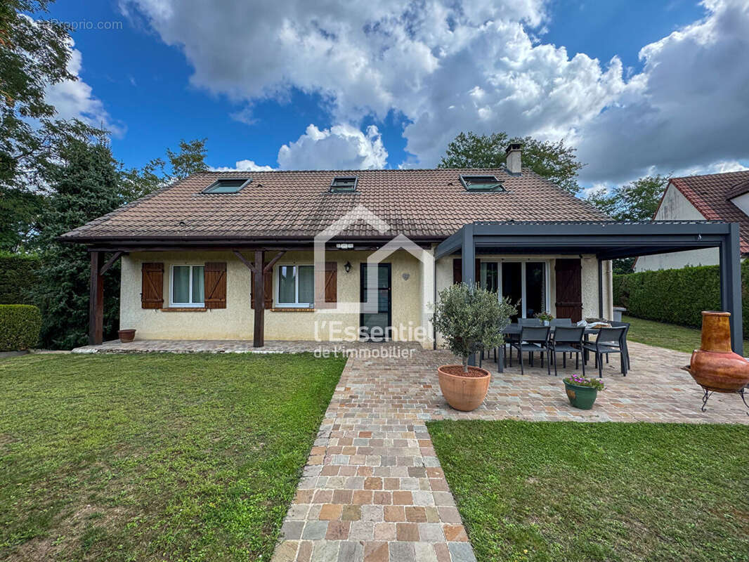 Maison à VERNEUIL-SUR-SEINE