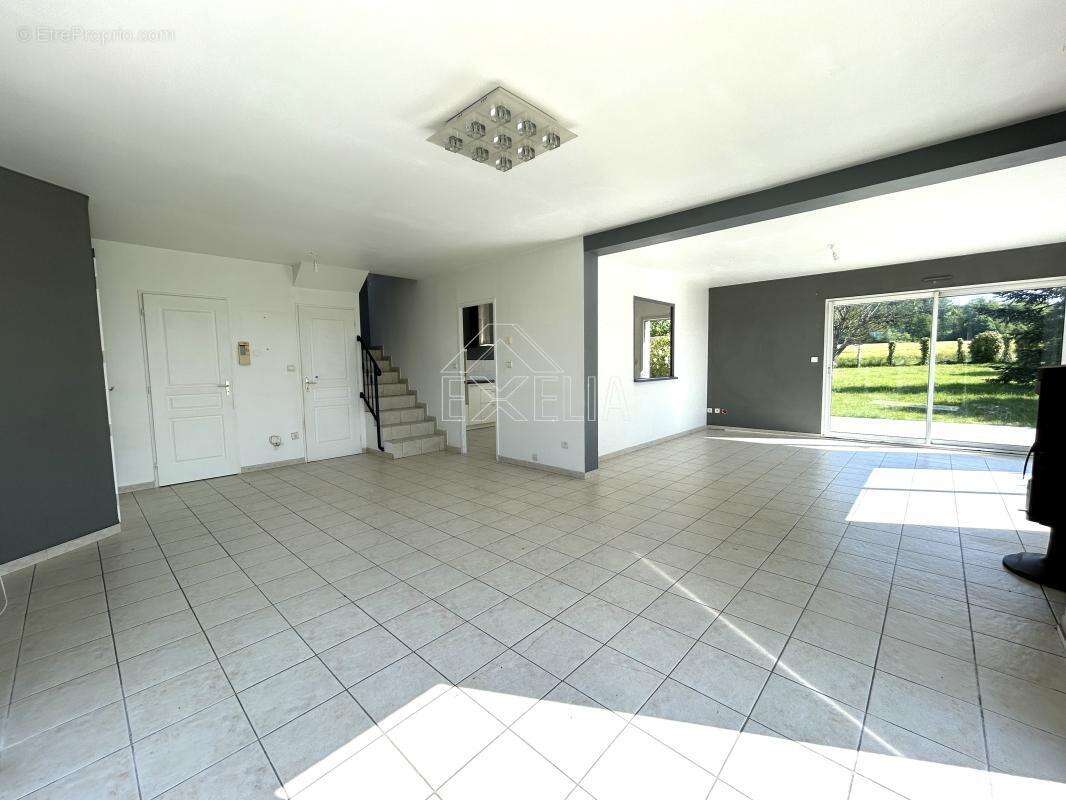 Maison récente 7 pièces 150 m² avec double garage, dépendance, box à chevaux et grand jardin de 1685 m² à Villegats - photo 4