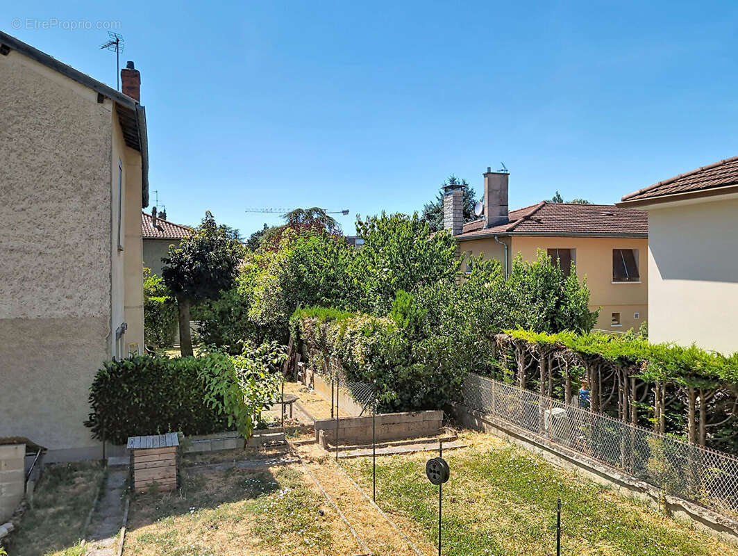 Prox Voie Verte / Métro Cuire - grande maison familiale - photo 11