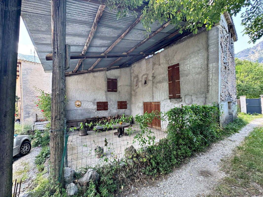 Maison 64 m² à Castellane  - photo 2