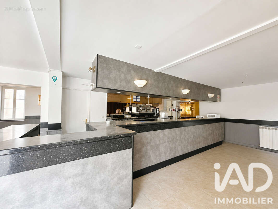 Appartement 250 m² à Vierzon  - photo 3