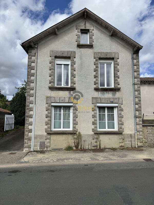 Maison à SECONDIGNY