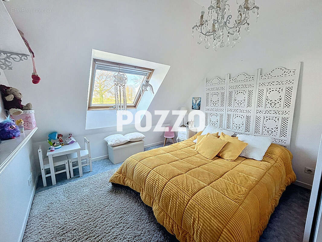 A Vendre - Les Loges Marchis - Maison 6 pièce(s) 154 m² - photo 13
