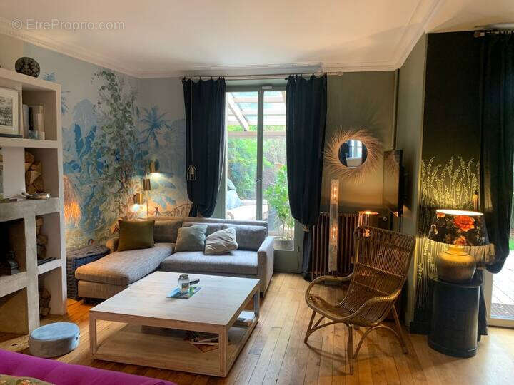 Appartement à MARNES-LA-COQUETTE