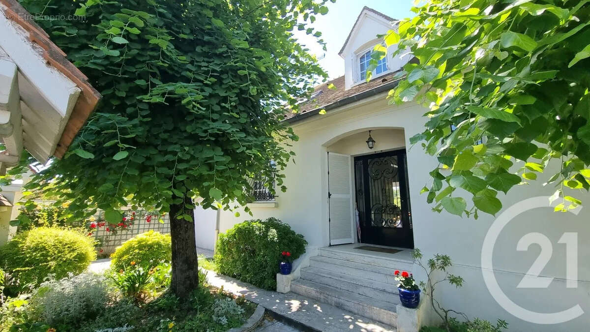 Maison à SAINT-MAUR-DES-FOSSES