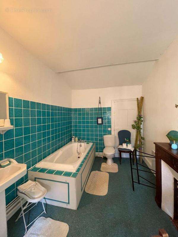 Maison à CHAMPAGNAC-DE-BELAIR