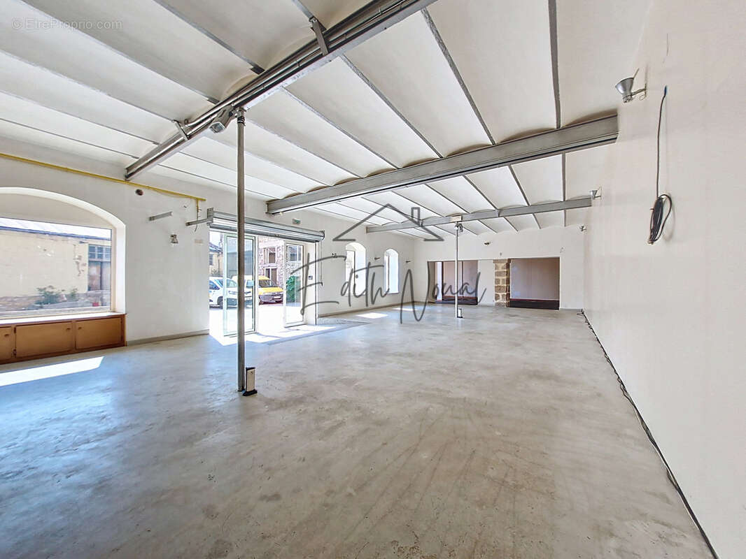 Local professionnel de 466 m2   Emplacement premium avec parkings privatifs - photo 3