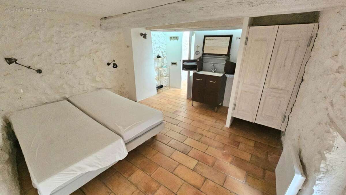Opportunité exceptionnelle pour investisseurs : grande maison avec terrasse - photo 12