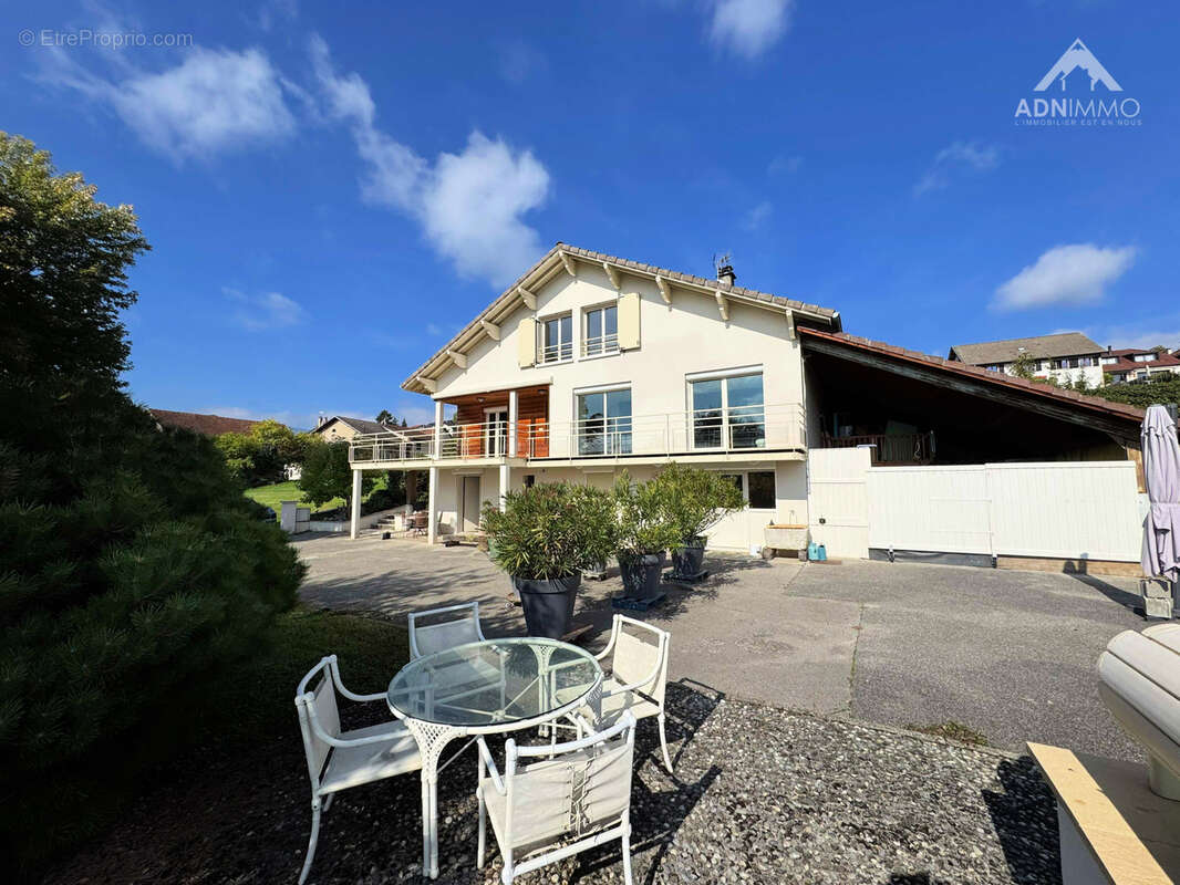 Maison à CHALLEX