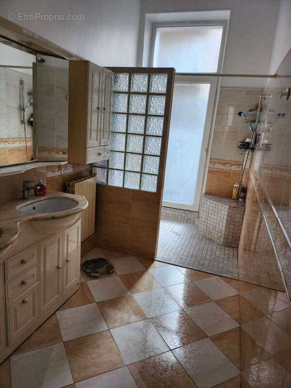 Appartement à MARSEILLE-6E