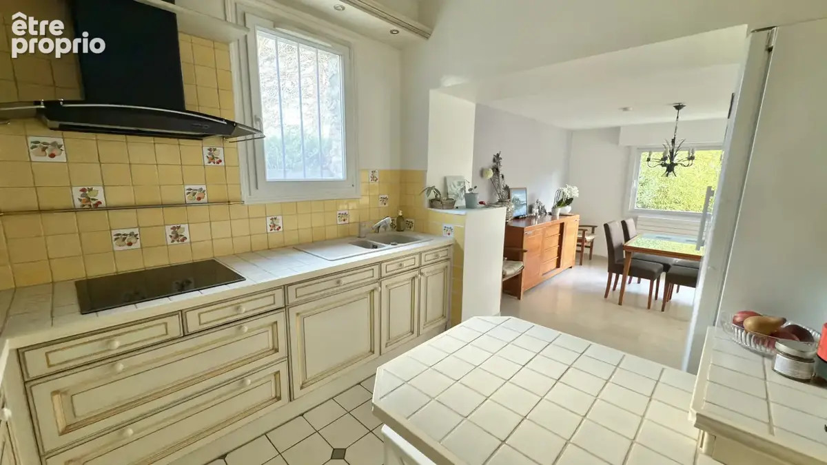 Meulière de 170m2 avec jardin et garage à 5 min à pied de la gare. - photo 7