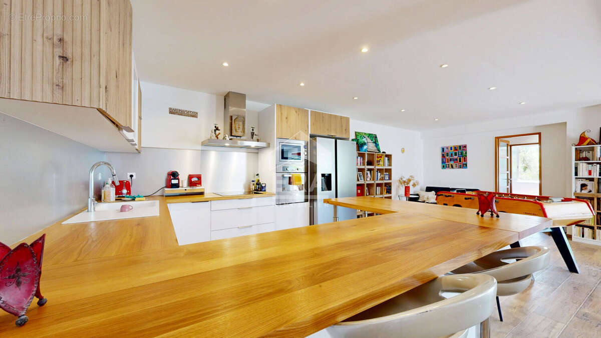 Appartement à TOURRETTE-LEVENS