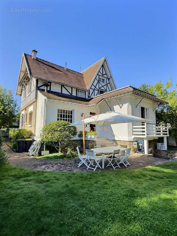 Maison à SAINT-MAUR-DES-FOSSES