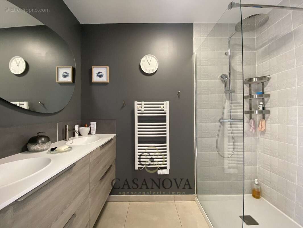 Appartement à MAUGUIO