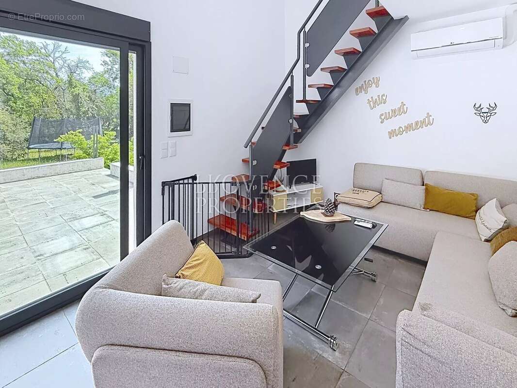 Maison à REGUSSE