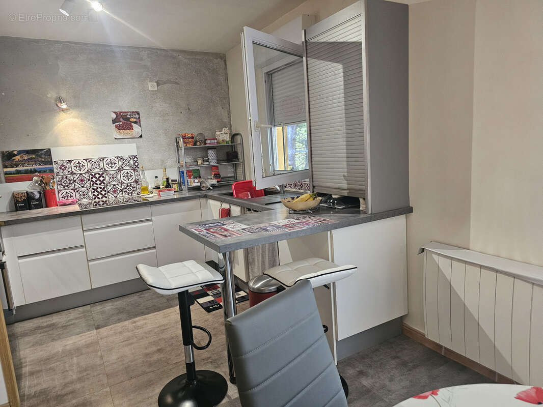 Appartement à LA ROQUE-D'ANTHERON