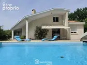 Ici la piscine avec volet roulant et abri - Maison à BLANQUEFORT