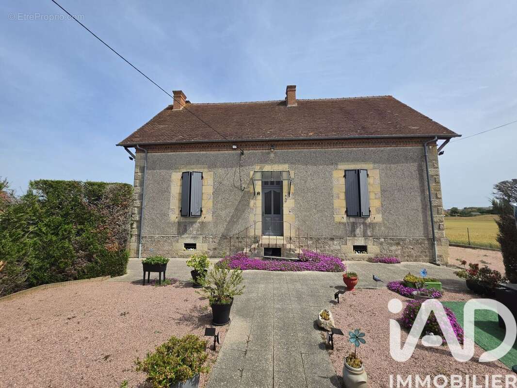 Maison 135 m² à Saint-Gerand-Le-Puy  - photo 2