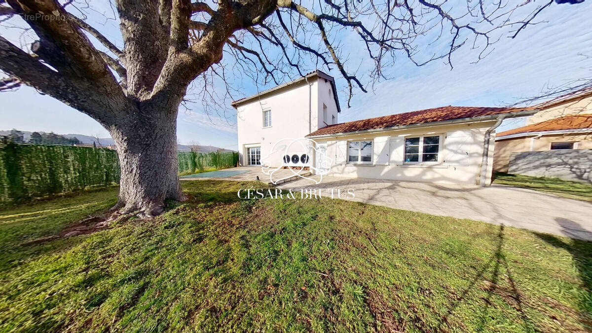 Maison à GREZIEU-LA-VARENNE