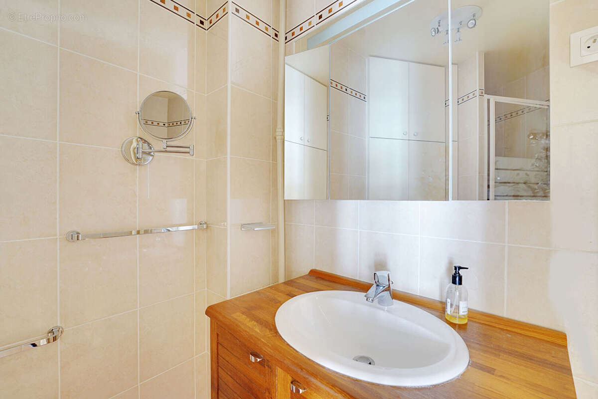 Appartement à PARIS-20E