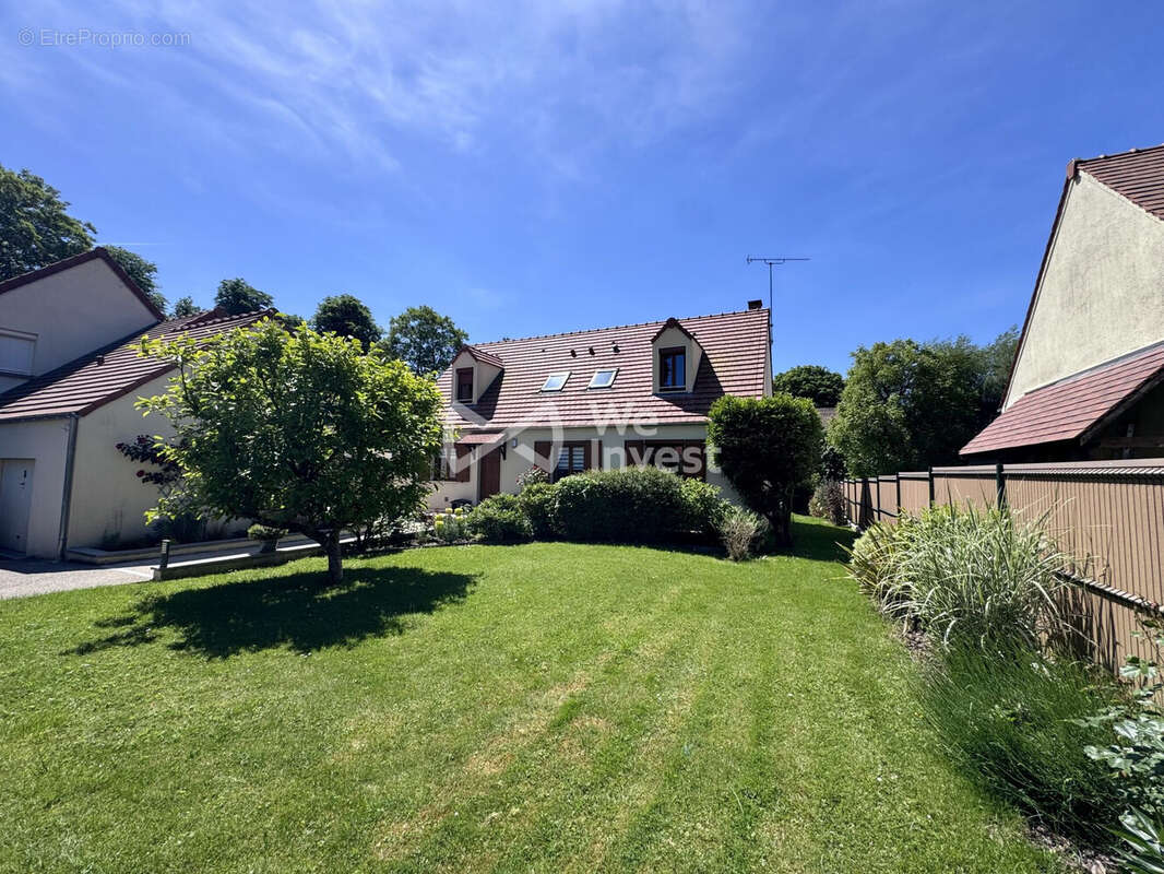 Maison à FERRIERES-EN-BRIE