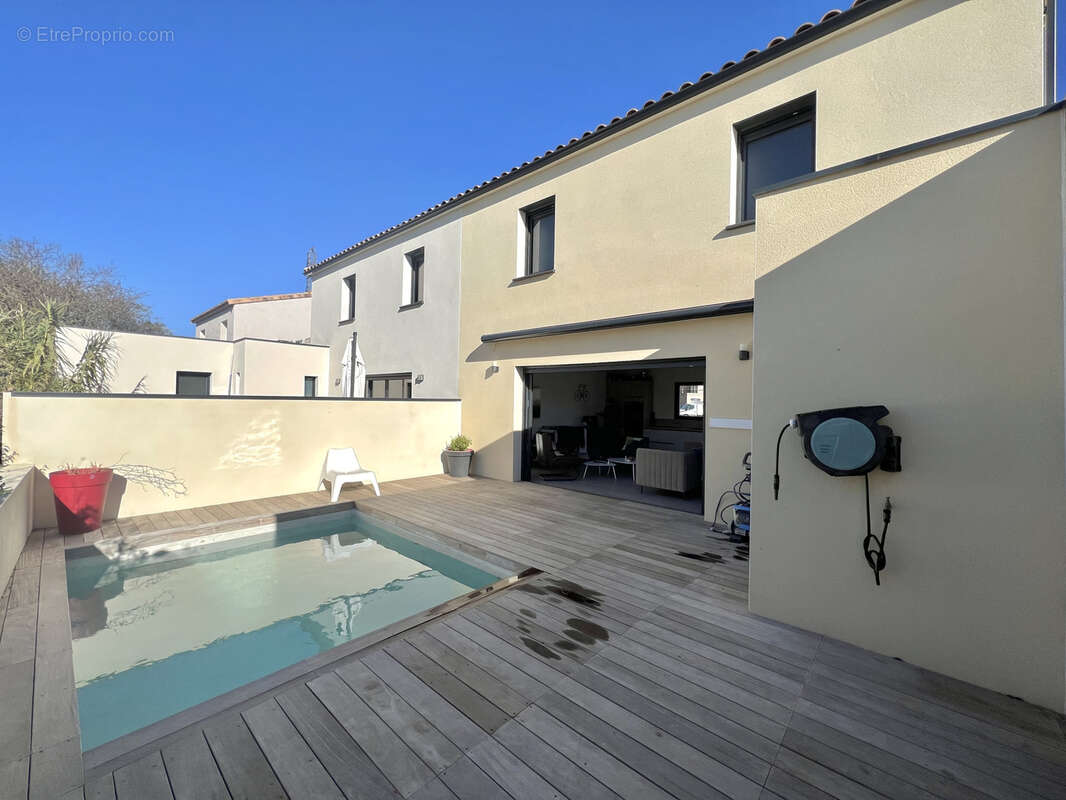 Maison à GALLARGUES-LE-MONTUEUX