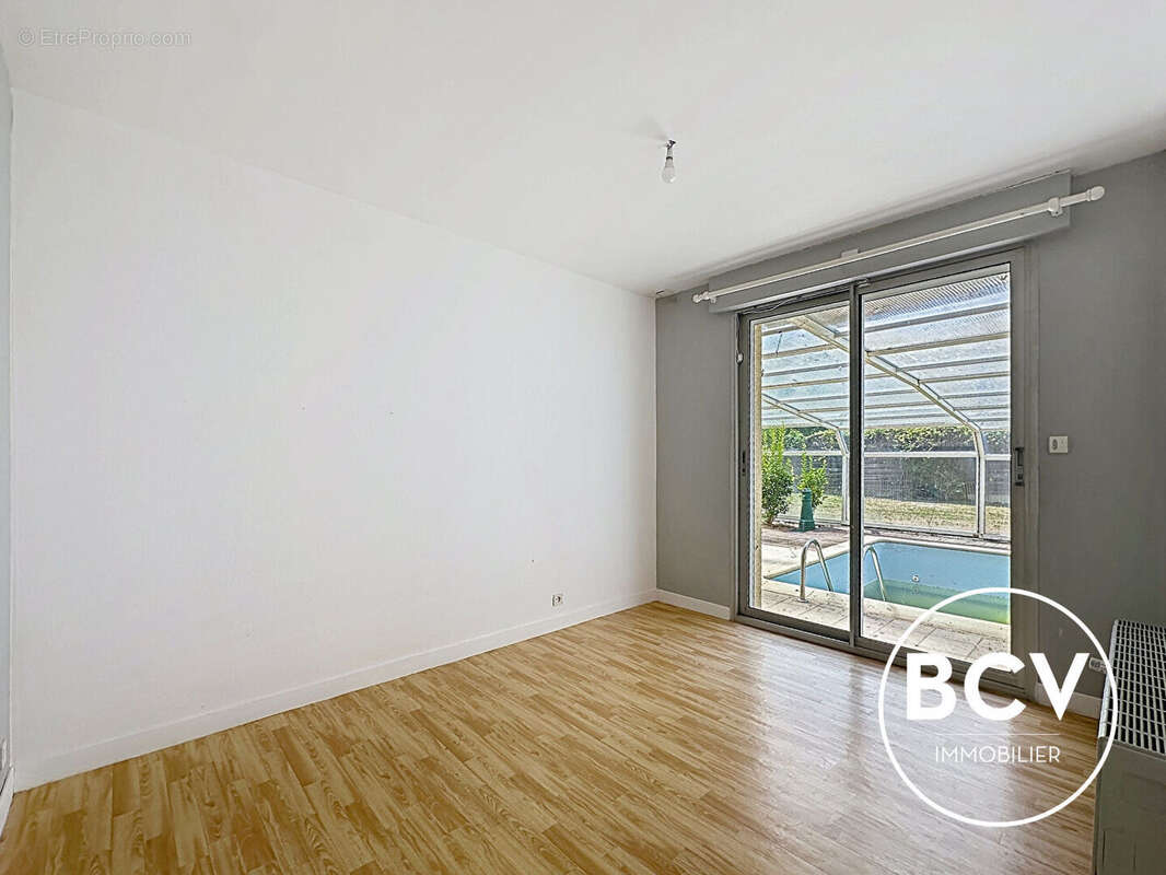 LEVES (28, maison de maçon T7  197M² sous-sol total , piscine et garage double - photo 10