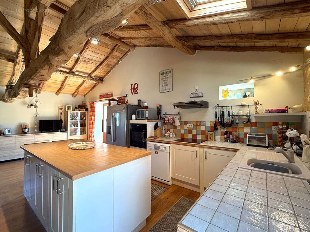 Maison à NANTEUIL-AURIAC-DE-BOURZAC