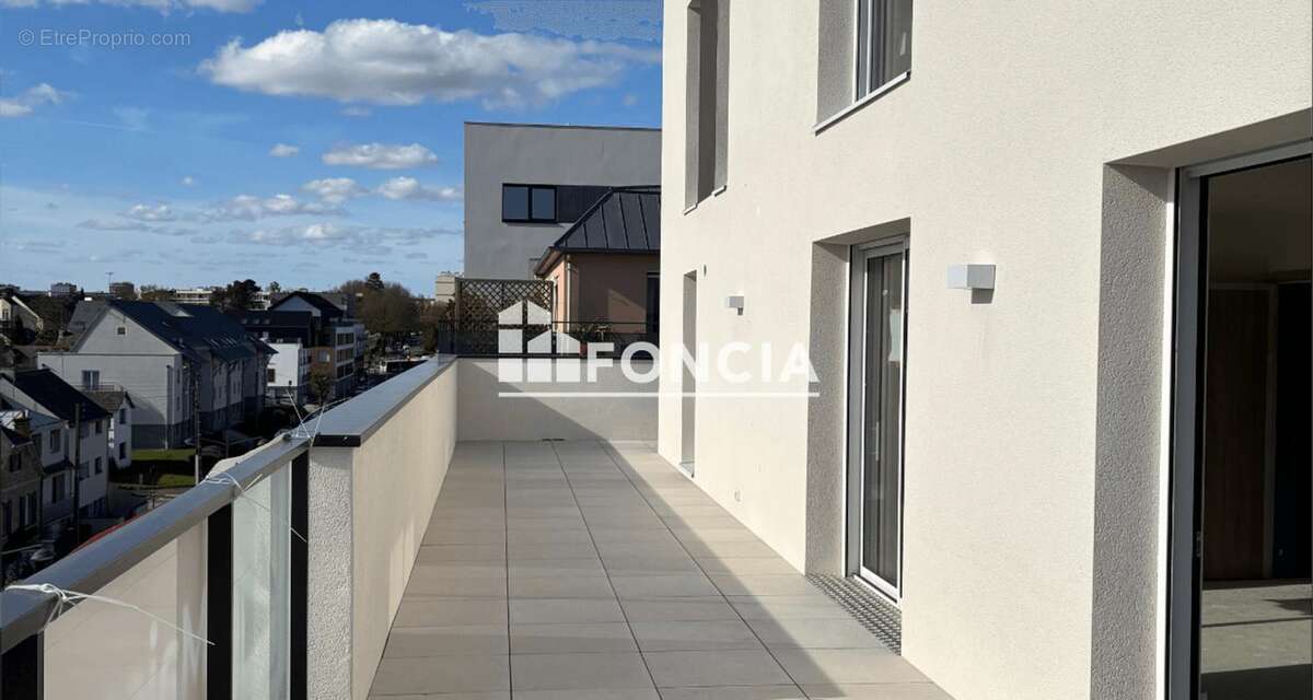 Quartier Jeanne d'Arc : LUMINEUX appartement T5 duplex Neuf, Terrasse de 55 m2, belles vues dégagées, garage, prestations qualit - photo 5