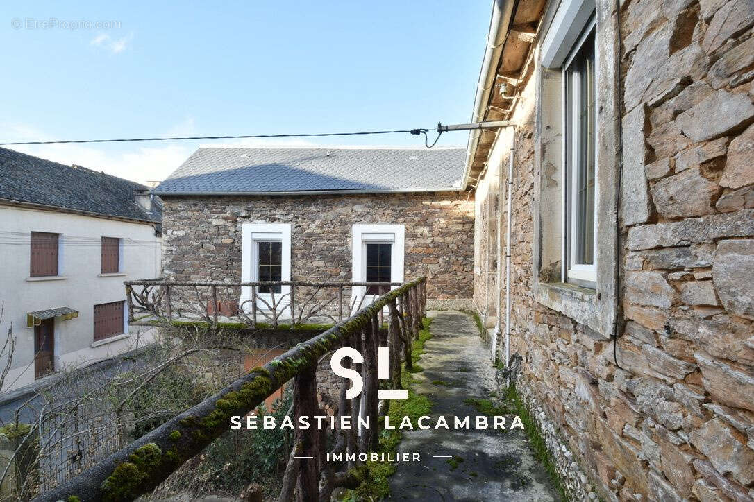 Maison en pierre rénovée   5 pièces   Piscine avec dôme   Terrain arboré - photo 5