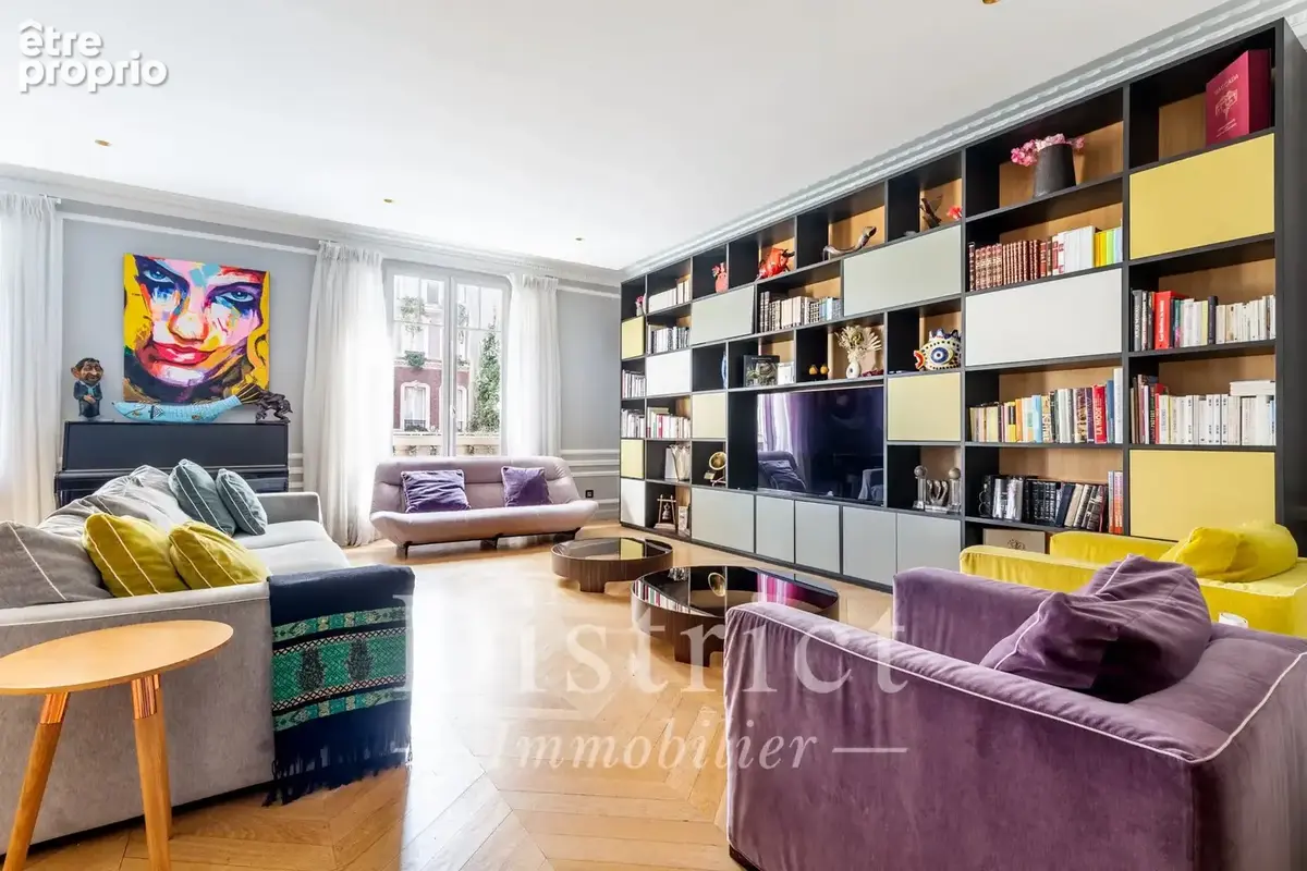 Triangle d'Or - Place François 1er/Montaigne. Un appartement d'exception de 284,14m² en excellent état, plein Sud et avec de trè - photo 6