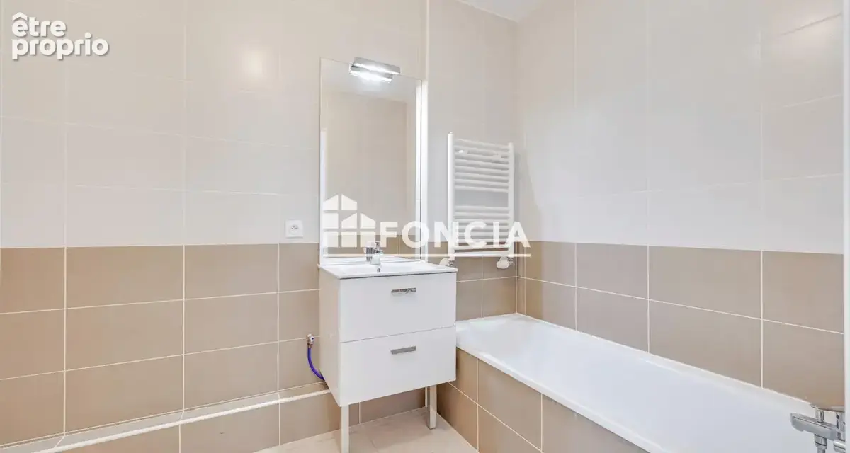Villeurbanne (Villette-Paul Bert) – Appartement T3 de 67 m² avec balcon et garage boxé, proche tramway et gare de la Part-Dieu - photo 7