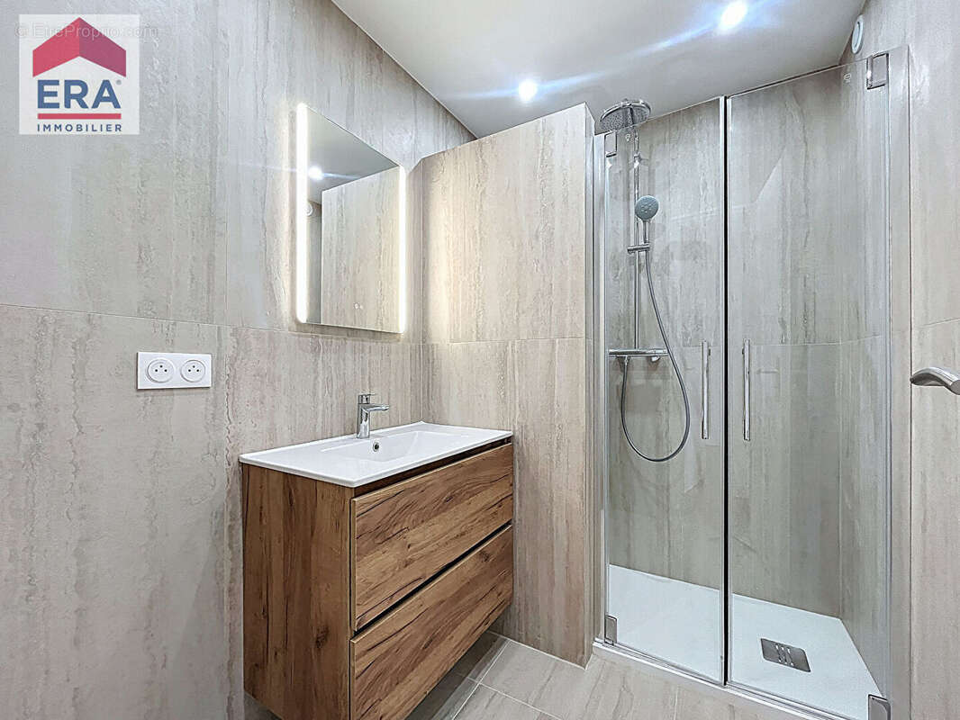 Appartement à CHARENTON-LE-PONT